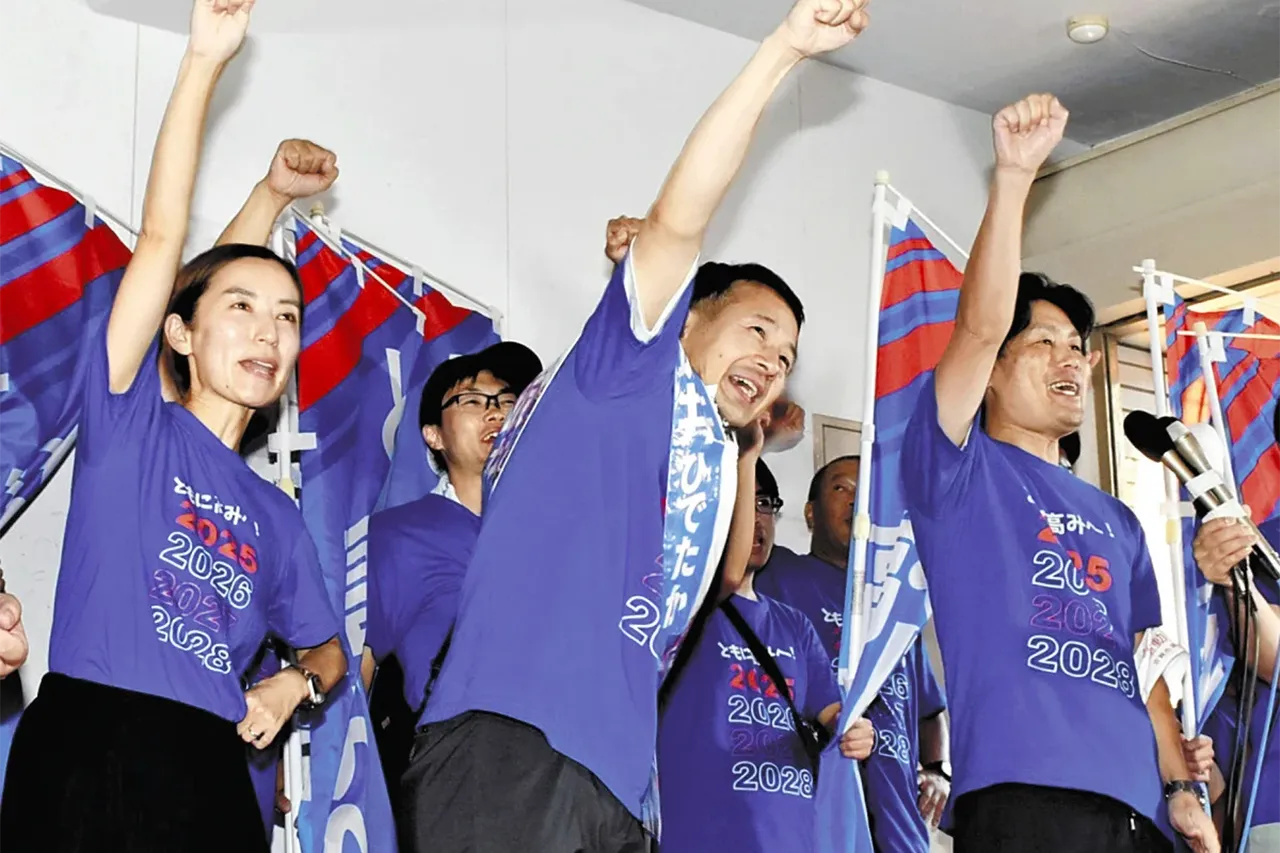 佐賀市長選、坂井英隆氏が無投票で再選：『日本一便利で豊かな佐賀を目指す』と公約を掲げる